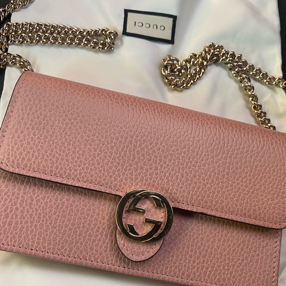 Gucci Pink Pebbled Leather Interlocking G Wallet on Chain Clutch Bag